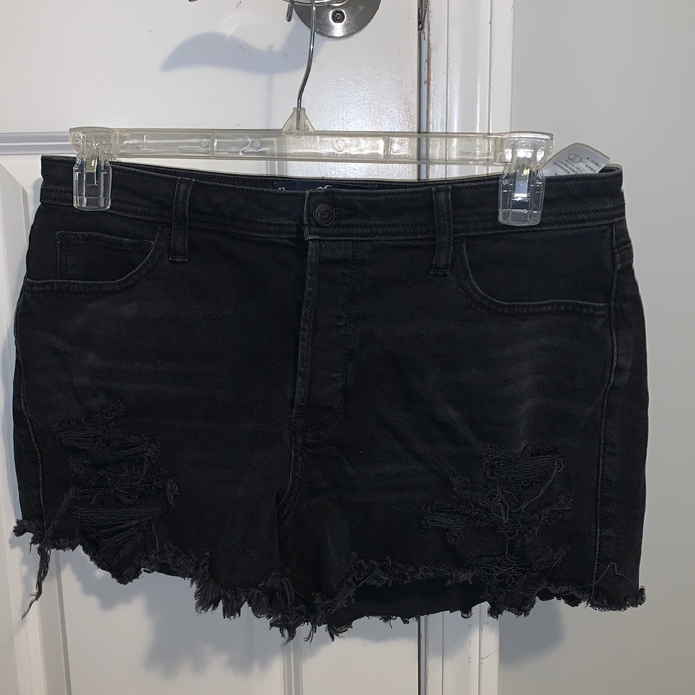 Hollister Black High-Rise Mom Short 3” size 13